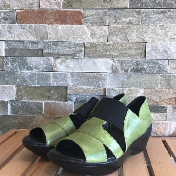 Everybody Women's Angela Sandals - Picture 2 of 6